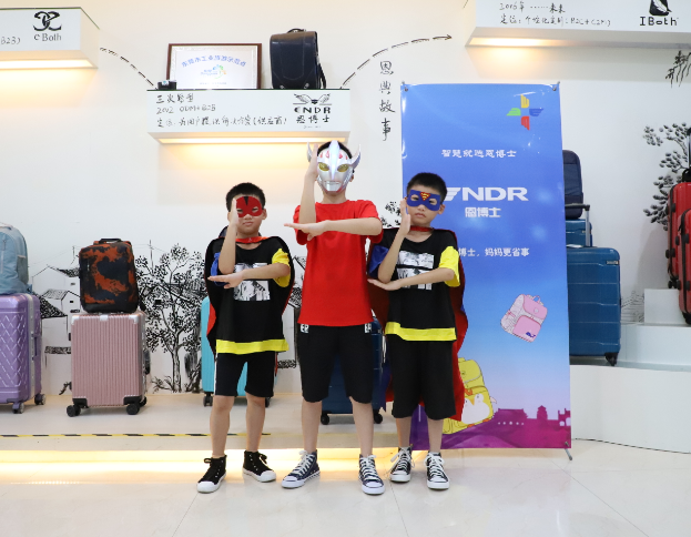 书包生产厂家,箱包厂家,书生书包定制,双肩背包订做,包包生产厂