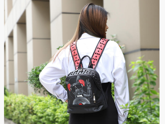 <strong>面临职场环境不一时，该如何选包？</strong>