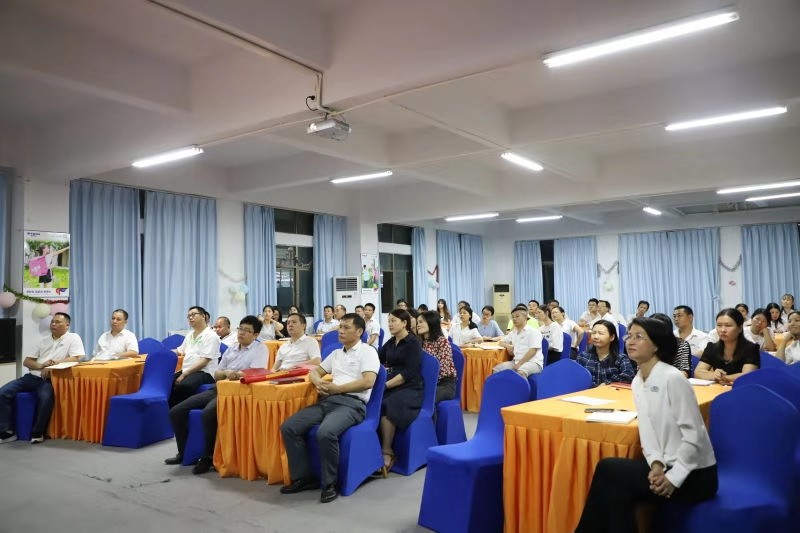 双肩背包厂家,双肩包,双肩包加工,豪门国际科技,双肩包厂家,双肩包生产