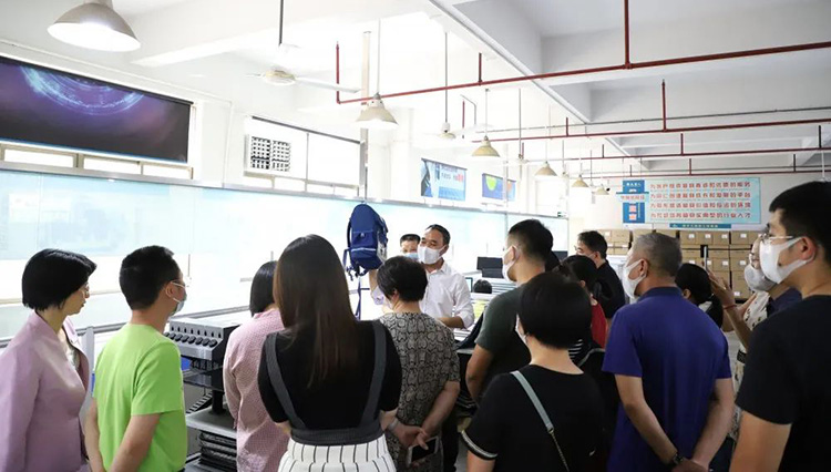 箱包厂,背包厂家礼品背包订做,时尚双肩包定制,双肩背包订做