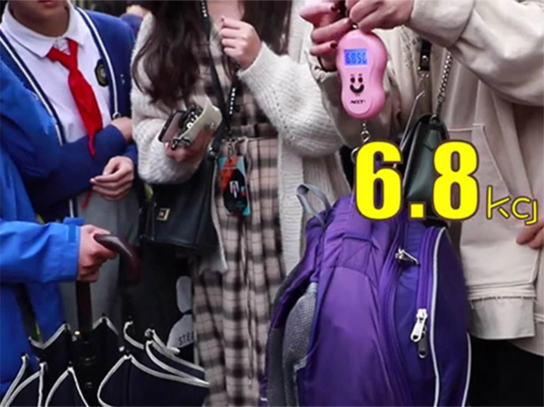 当代小学生书包有多重？