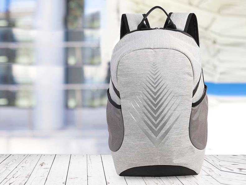 【豪门国际皮具箱包厂家推荐】选择背包？还是选择行李箱？