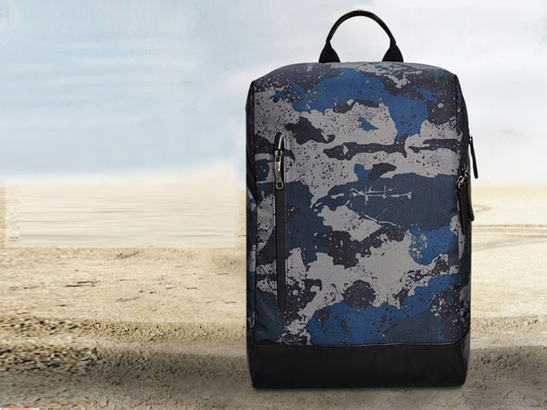 情侣同行必备，还是这个熟悉的双肩包