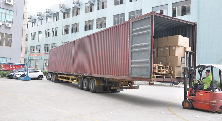 箱包厂家-货车出货 东莞箱包工厂,背包定制,背包工厂,双肩包定制,礼品背包定制