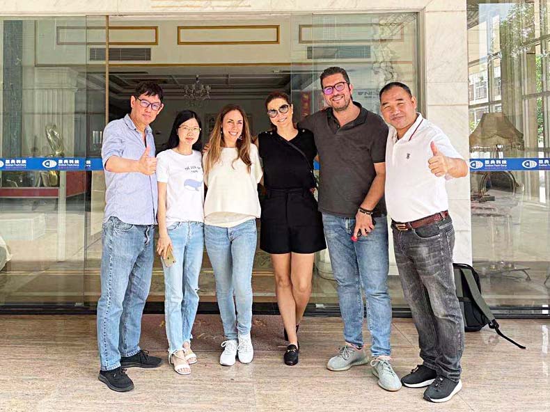 客户定制背包合影 客户定制背包合影