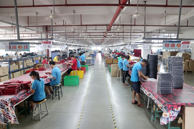 包包定制,箱包厂家,led显示屏动感双肩包厂家