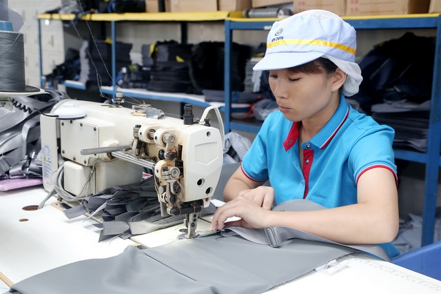 包包工厂,运动双肩包生产厂家