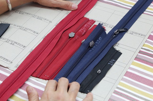 休闲背包定制,背包定制厂家,广州背包厂家