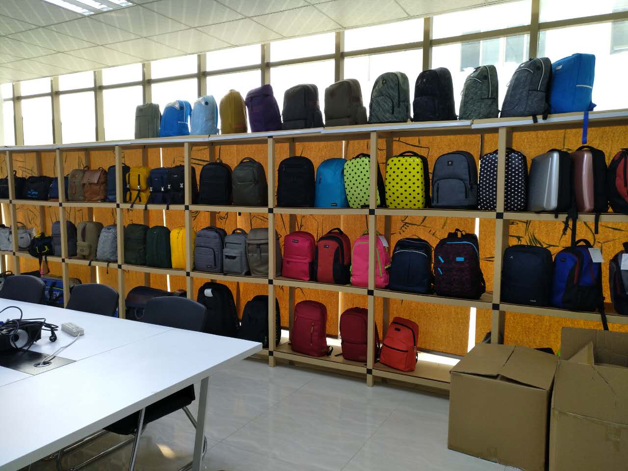  新春佳节渐近，送员工什么礼品好？