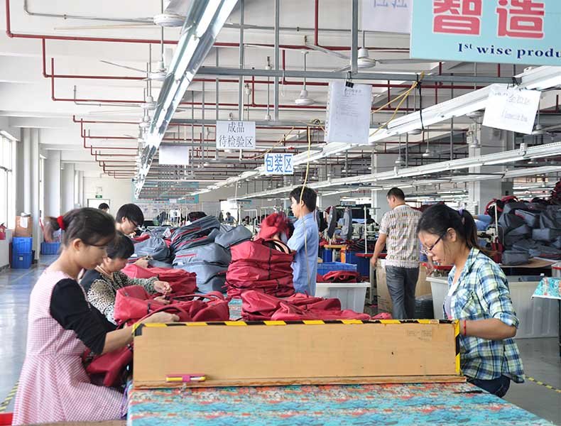 东莞双肩包工厂-就选23年老厂家