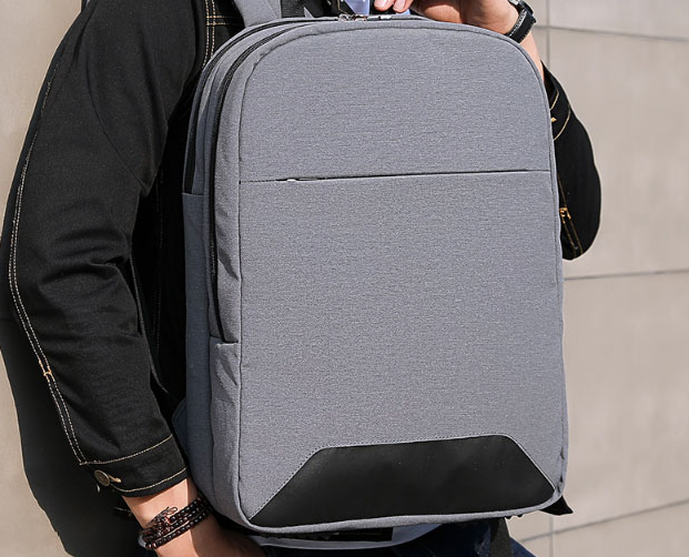 节日员工定制背包传递温暖关怀